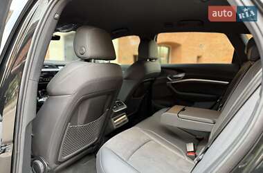 Внедорожник / Кроссовер Audi Q8 e-tron 2023 в 
