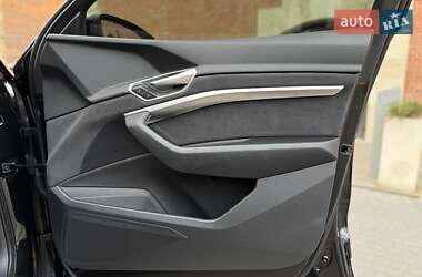 Внедорожник / Кроссовер Audi Q8 e-tron 2023 в 