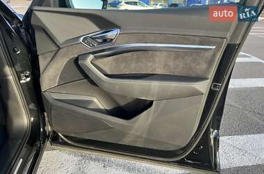 Внедорожник / Кроссовер Audi Q8 e-tron 2023 в 