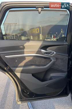 Внедорожник / Кроссовер Audi Q8 e-tron 2023 в 