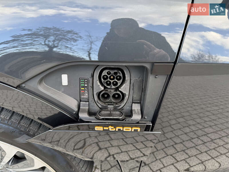 Позашляховик / Кросовер Audi Q8 e-tron 2023 в Львові