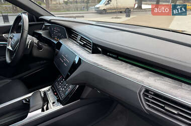 Внедорожник / Кроссовер Audi Q8 e-tron 2023 в 