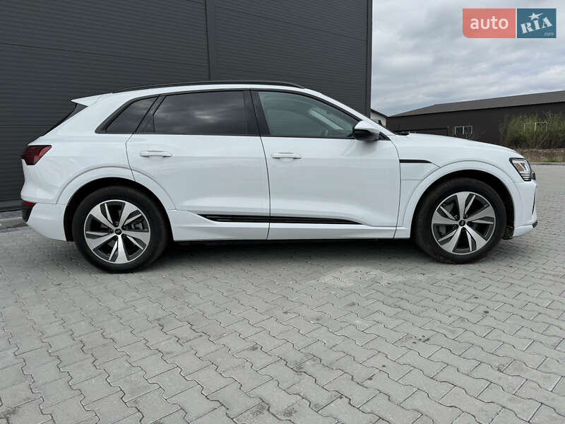 Позашляховик / Кросовер Audi Q8 e-tron 2023 в Івано-Франківську