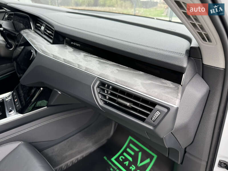 Позашляховик / Кросовер Audi Q8 e-tron 2023 в Івано-Франківську