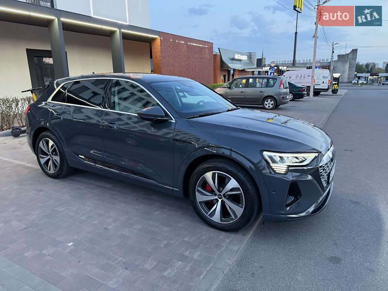 Внедорожник / Кроссовер Audi Q8 e-tron 2023 в Виннице