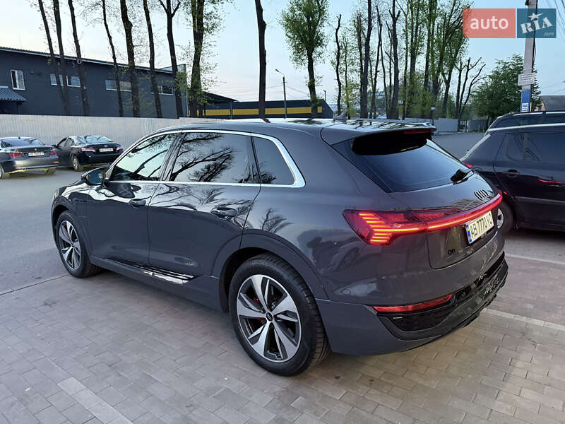 Внедорожник / Кроссовер Audi Q8 e-tron 2023 в Виннице