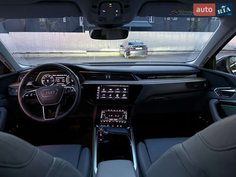 Внедорожник / Кроссовер Audi Q8 e-tron 2023 в Виннице