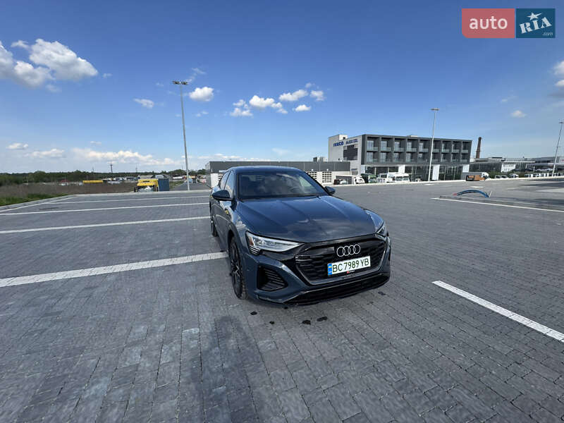 Позашляховик / Кросовер Audi Q8 e-tron 2023 в Львові