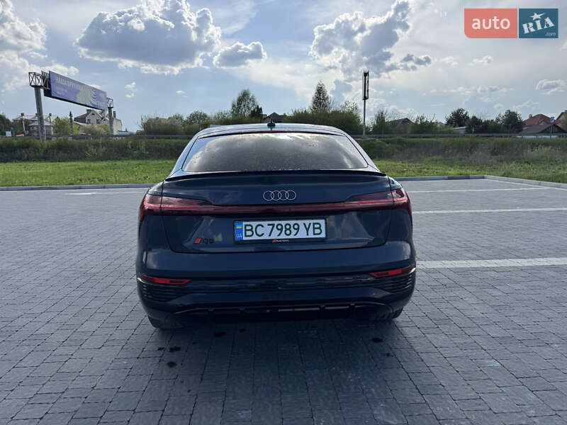 Позашляховик / Кросовер Audi Q8 e-tron 2023 в Львові