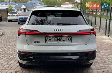 Позашляховик / Кросовер Audi Q8 e-tron 2024 в 