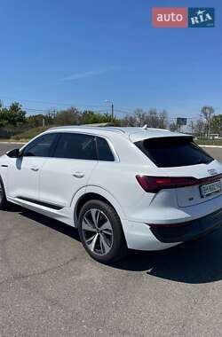 Внедорожник / Кроссовер Audi Q8 e-tron 2023 в 