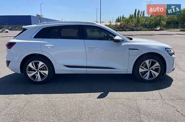 Внедорожник / Кроссовер Audi Q8 e-tron 2023 в 