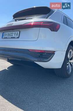 Внедорожник / Кроссовер Audi Q8 e-tron 2023 в 