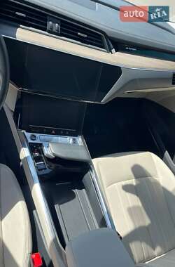 Внедорожник / Кроссовер Audi Q8 e-tron 2023 в 