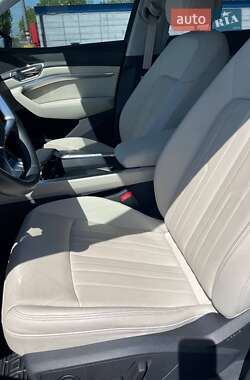 Внедорожник / Кроссовер Audi Q8 e-tron 2023 в 