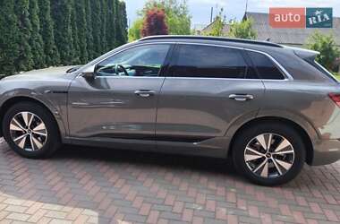 Внедорожник / Кроссовер Audi Q8 e-tron 2024 в 