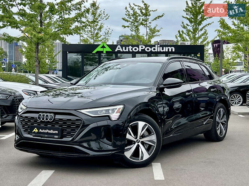 Позашляховик / Кросовер Audi Q8 e-tron 2023 в Києві