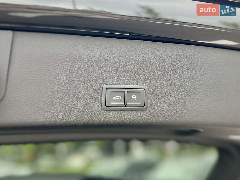 Позашляховик / Кросовер Audi Q8 e-tron 2023 в Києві