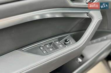 Позашляховик / Кросовер Audi Q8 e-tron 2023 в 
