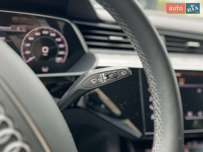 Позашляховик / Кросовер Audi Q8 e-tron 2023 в Києві