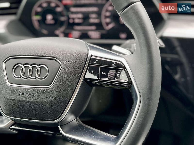 Позашляховик / Кросовер Audi Q8 e-tron 2023 в Києві