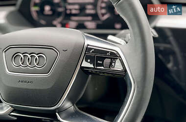 Позашляховик / Кросовер Audi Q8 e-tron 2023 в 