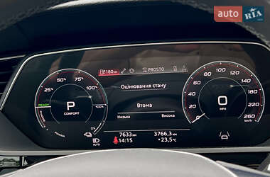 Позашляховик / Кросовер Audi Q8 e-tron 2023 в 