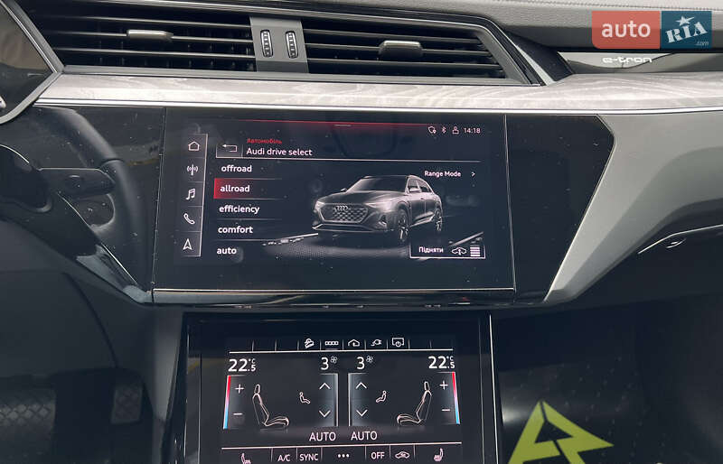 Позашляховик / Кросовер Audi Q8 e-tron 2023 в Києві