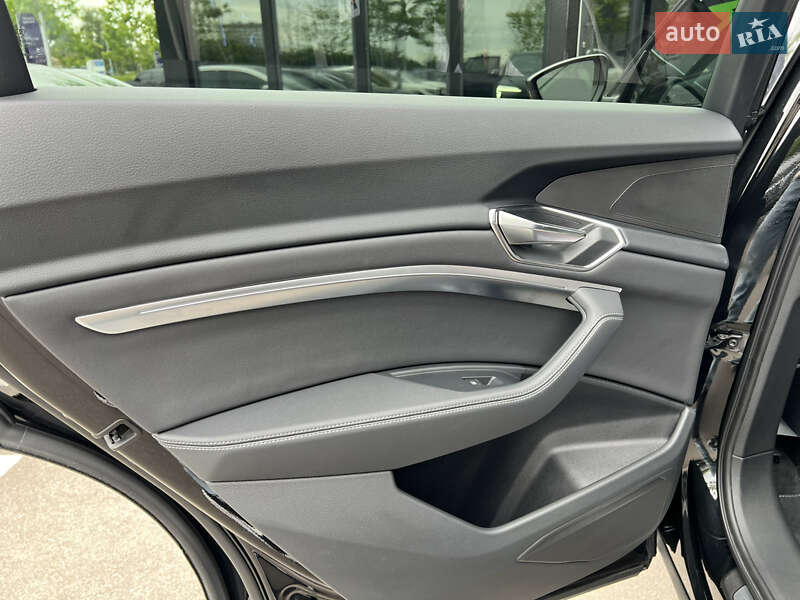 Позашляховик / Кросовер Audi Q8 e-tron 2023 в Києві