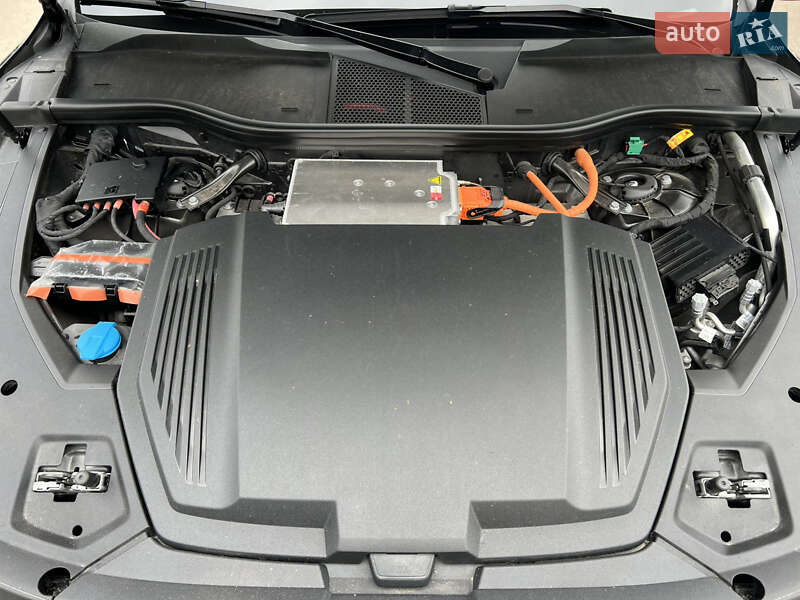 Позашляховик / Кросовер Audi Q8 e-tron 2023 в Києві