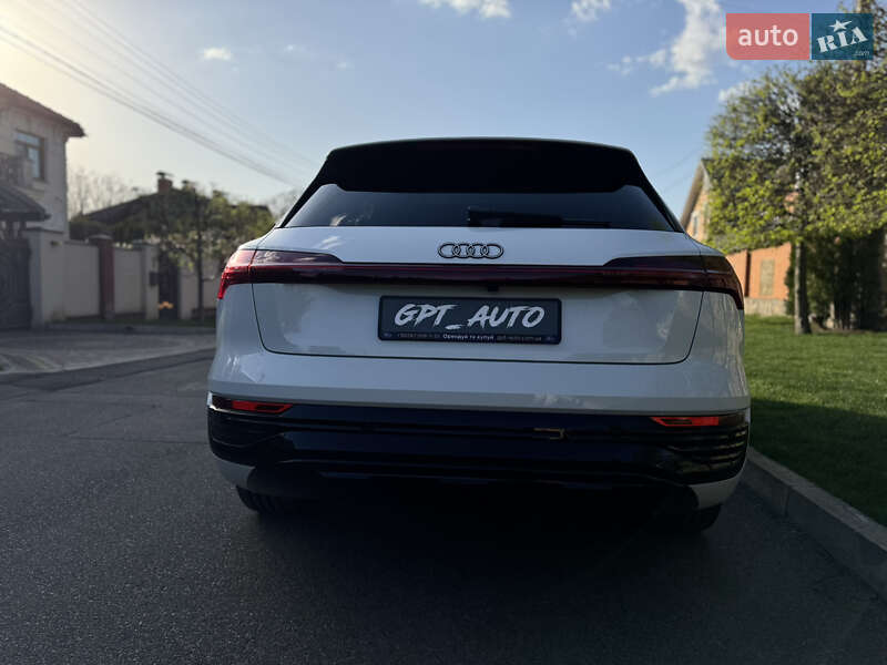Внедорожник / Кроссовер Audi Q8 e-tron 2024 в Киеве