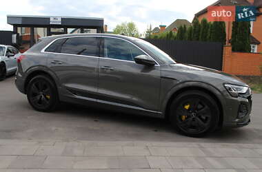 Внедорожник / Кроссовер Audi Q8 e-tron 2023 в 