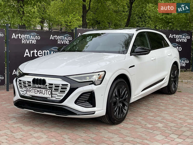 Внедорожник / Кроссовер Audi Q8 e-tron 2024 в 