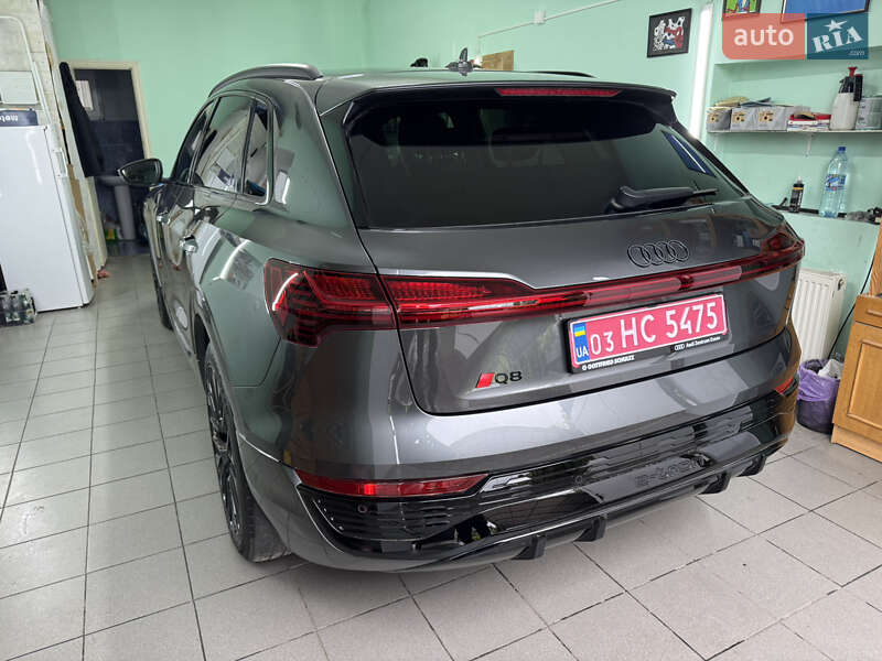 Внедорожник / Кроссовер Audi Q8 e-tron 2023 в Ровно