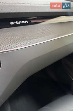 Внедорожник / Кроссовер Audi Q8 e-tron 2023 в 