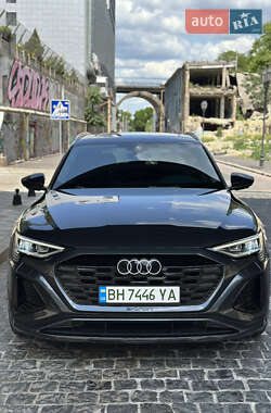 Внедорожник / Кроссовер Audi Q8 e-tron 2023 в 