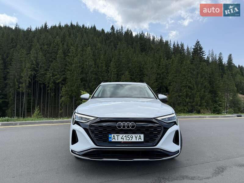 Внедорожник / Кроссовер Audi Q8 e-tron 2023 в Буковеле