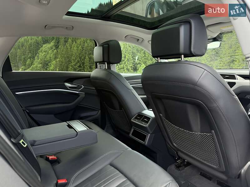 Внедорожник / Кроссовер Audi Q8 e-tron 2023 в Буковеле