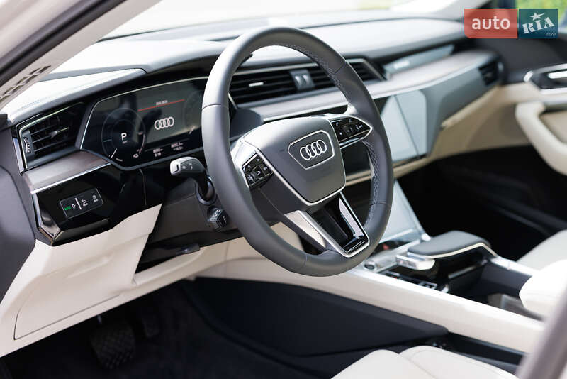 Внедорожник / Кроссовер Audi Q8 e-tron 2024 в Киеве