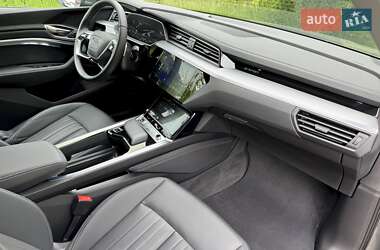 Внедорожник / Кроссовер Audi Q8 e-tron 2024 в 