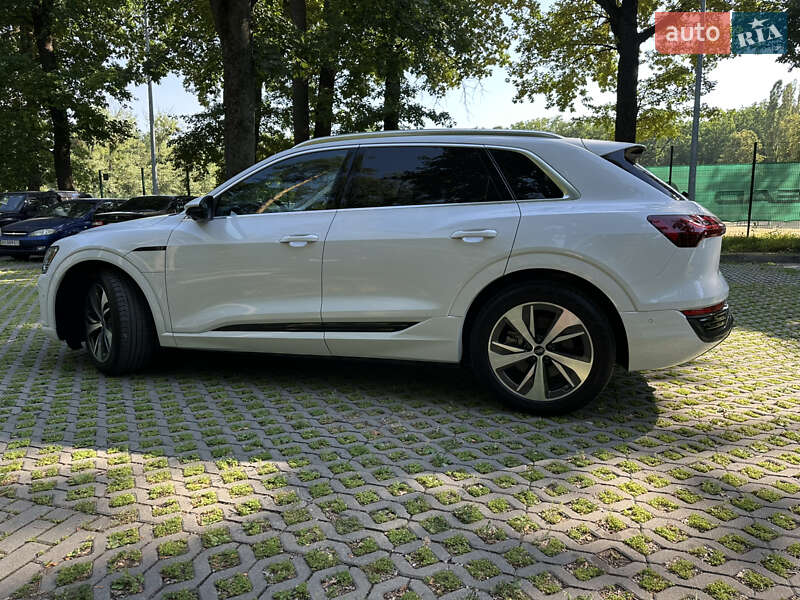 Позашляховик / Кросовер Audi Q8 e-tron 2023 в Харкові