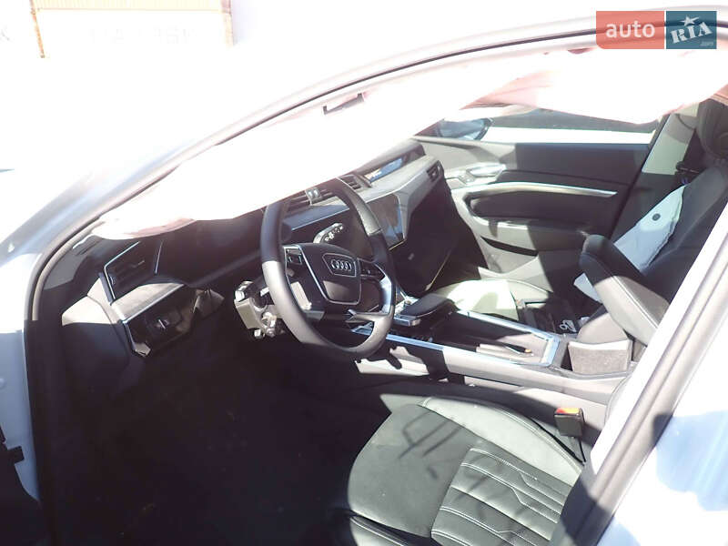 Внедорожник / Кроссовер Audi Q8 e-tron 2023 в Киеве
