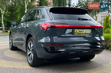 Позашляховик / Кросовер Audi Q8 e-tron 2024 в 