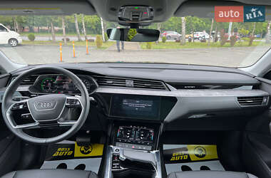 Позашляховик / Кросовер Audi Q8 e-tron 2024 в 
