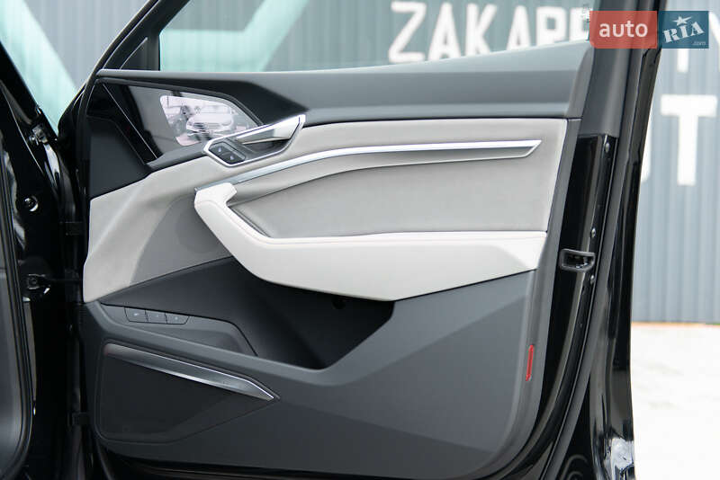 Внедорожник / Кроссовер Audi Q8 e-tron 2023 в Мукачево