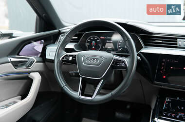 Внедорожник / Кроссовер Audi Q8 e-tron 2023 в 