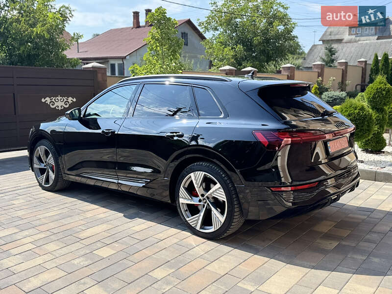 Внедорожник / Кроссовер Audi Q8 e-tron 2023 в Черновцах