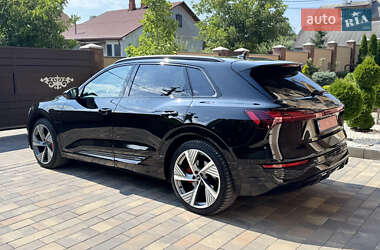 Внедорожник / Кроссовер Audi Q8 e-tron 2023 в 
