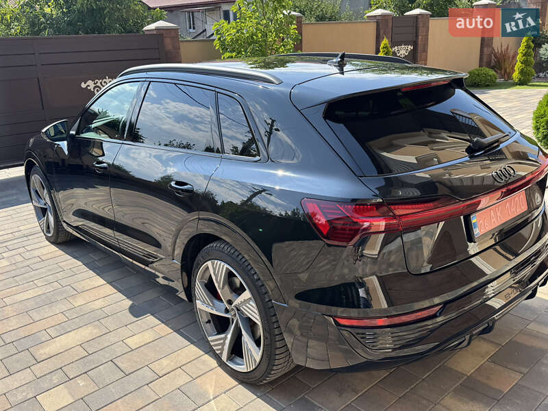 Внедорожник / Кроссовер Audi Q8 e-tron 2023 в Черновцах