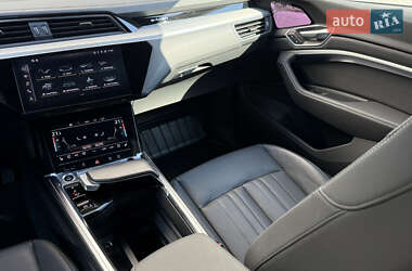 Внедорожник / Кроссовер Audi Q8 e-tron 2023 в 